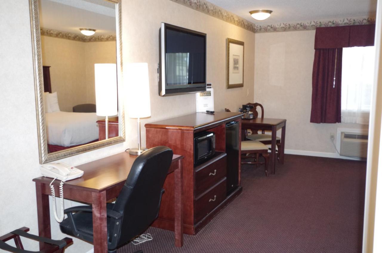 Shiretown Inn & Suites Houlton Екстер'єр фото