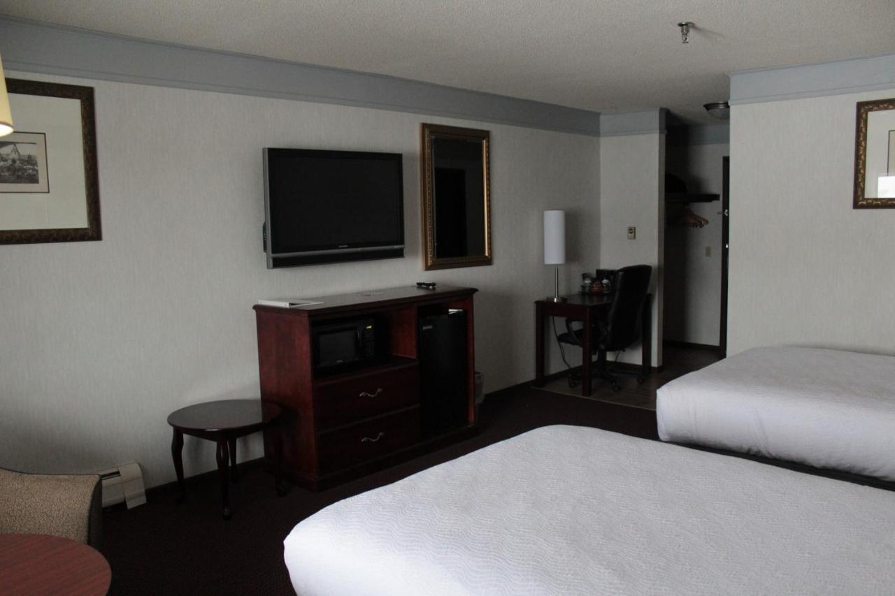 Shiretown Inn & Suites Houlton Екстер'єр фото