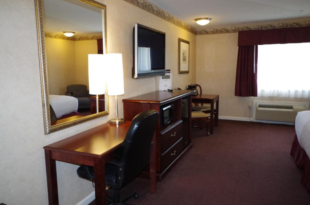 Shiretown Inn & Suites Houlton Екстер'єр фото